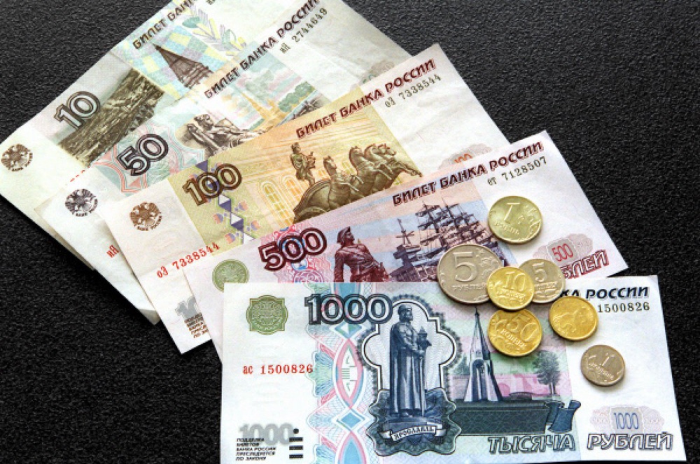 Российские бумажные деньги и монеты разного достоинства. Фото ©РИА Новости