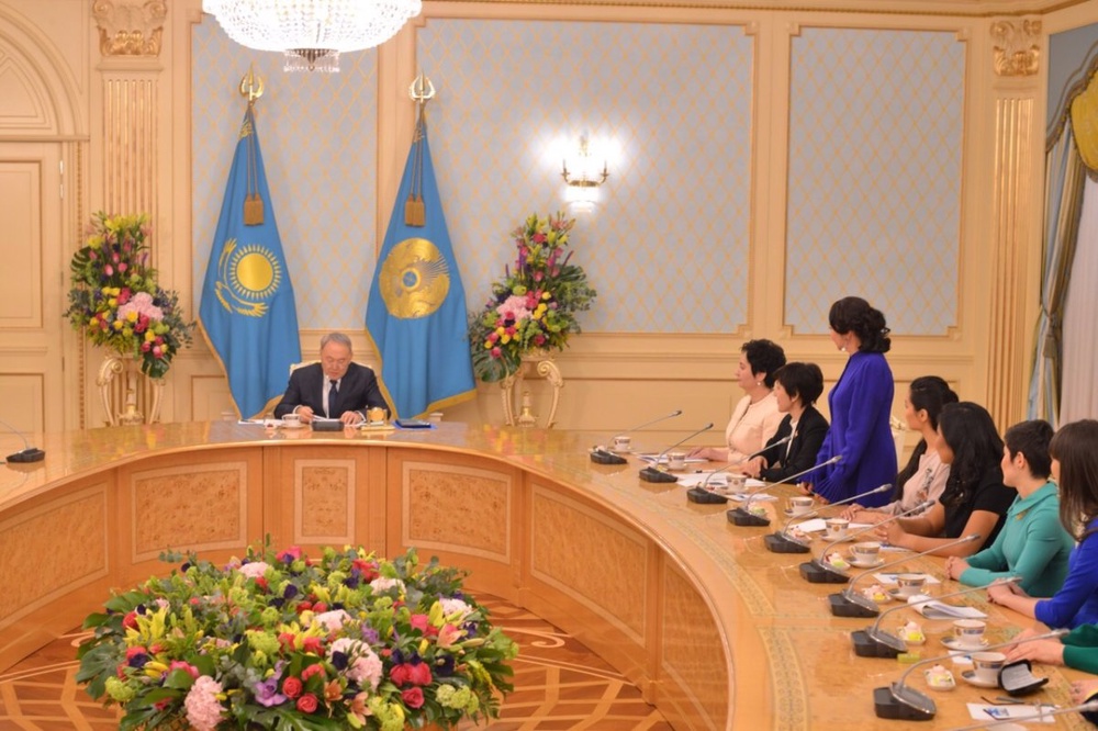 Нурсултан Назарбаев на встрече с представительницами общественности Казахстана   Фото Турар Казангапов ©