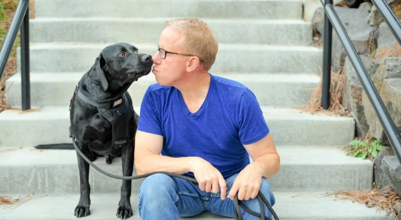 Эрик О'Грей с новым псом Джеком. © Vanessa Mathisen