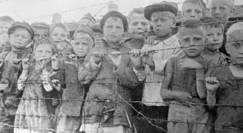 Дети в нацистском концентрационном лагере Майданек. © РИА Новости