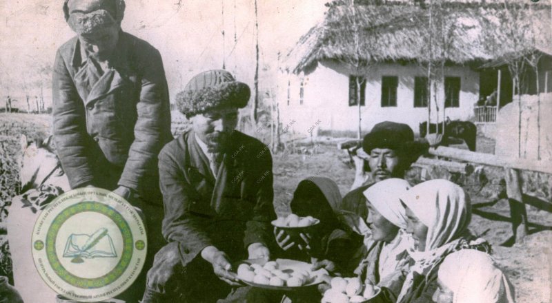 Погрузка и отправка подарков ленинградцам, 1941-1942 гг. ЦГА РК