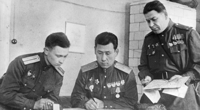 Сабир Рахимов (в центре). Фото из открытых источников