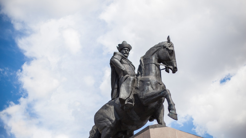 Памятник Кенесары хану в Нур-Султане. Фото freedarst©shutterstock.com