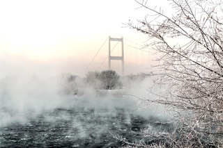 Мост через Иртыш. Зимнее утро.
